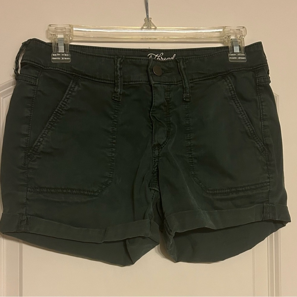 Universal thread shorts size 0/25